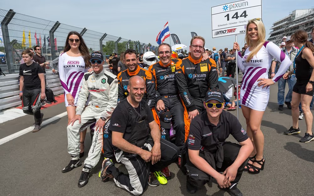 Team at the pit wall during the 2018 Nürburgring 24h race