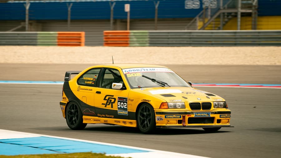 BMW 318ti
